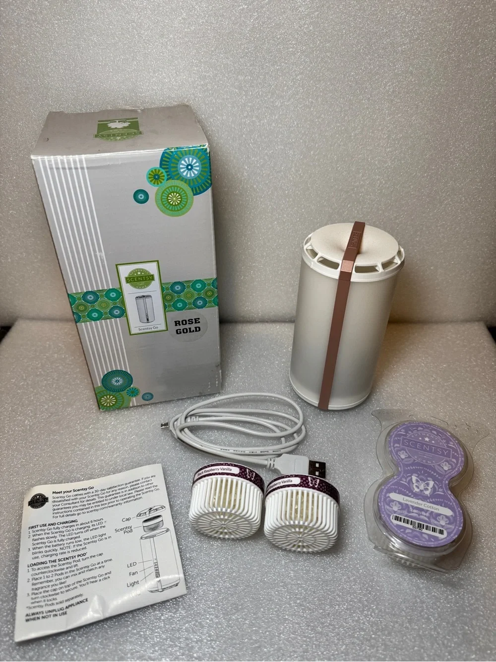 Scentsy Go Rose Gold Pod Diffuser Rechargeable w/Pods